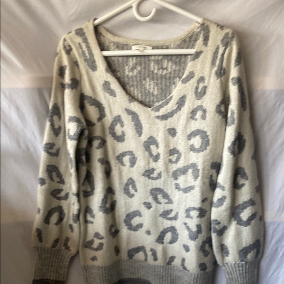 Maurices Gray and White V-Neck Sweater - Picture 1 of 3